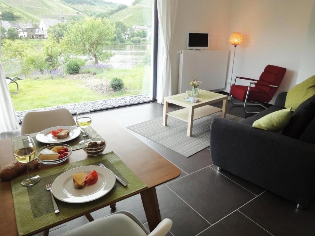 Ferienwohnung Am Moselufer Zell an der Mosel Exterior foto