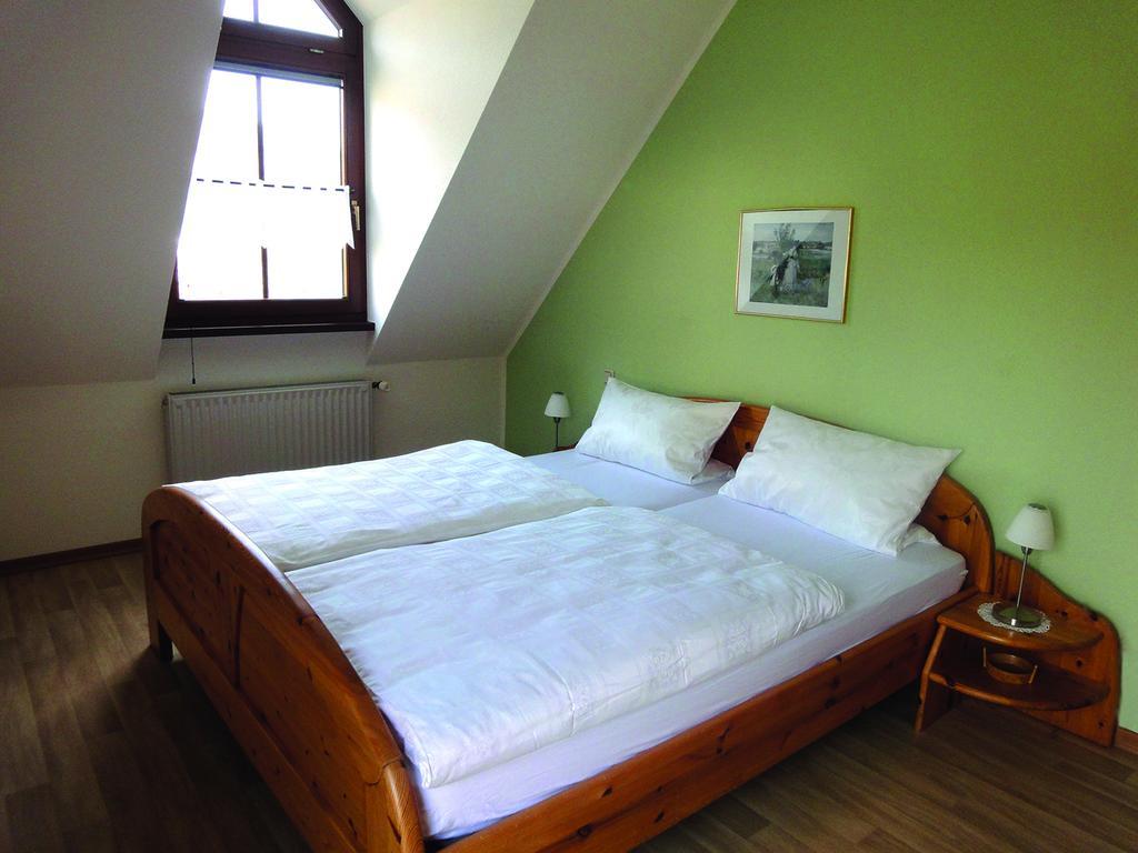 Ferienwohnung Am Moselufer Zell an der Mosel Exterior foto