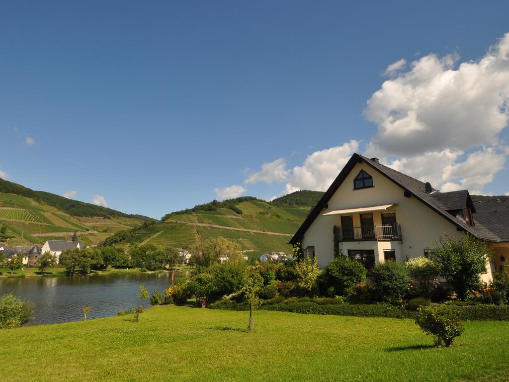 Ferienwohnung Am Moselufer Zell an der Mosel Exterior foto