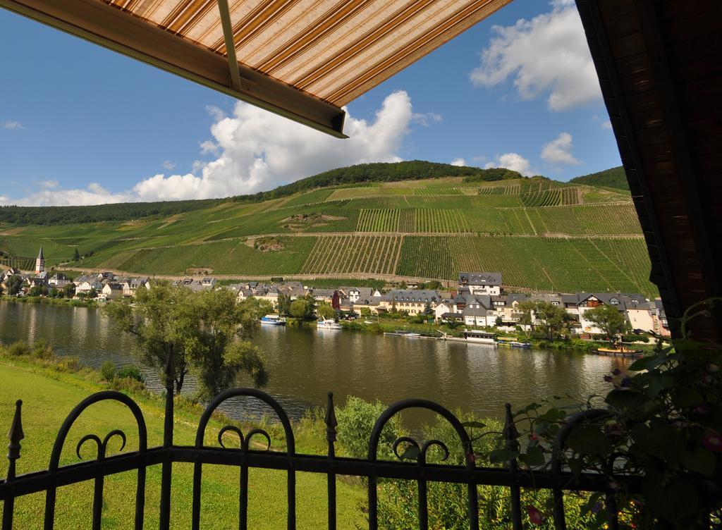 Ferienwohnung Am Moselufer Zell an der Mosel Exterior foto