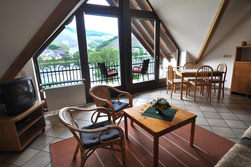 Ferienwohnung Am Moselufer Zell an der Mosel Exterior foto