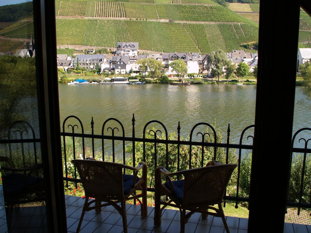Ferienwohnung Am Moselufer Zell an der Mosel Exterior foto