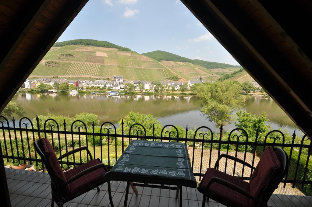 Ferienwohnung Am Moselufer Zell an der Mosel Exterior foto